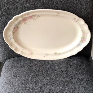 Pfaltzgraff dinner platter in the pattern Tea Rose